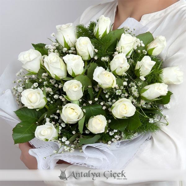 Antalya Lara Çiçekçi 25 Adet Beyaz Gül Buketi