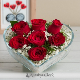  Antalya Lara Çiçek Gönder Cam Kalp Vazoda 7 Kırmızı Gül