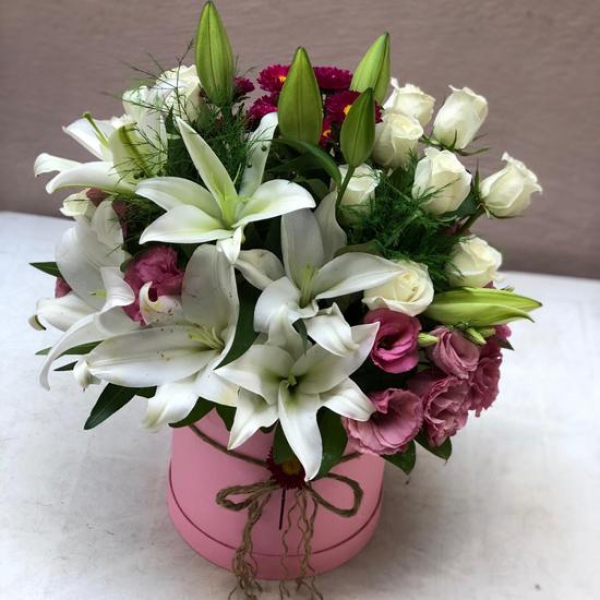  Antalya Lara Çiçek Siparişi Pembe Kutuda Mevsim Çiçekleri
